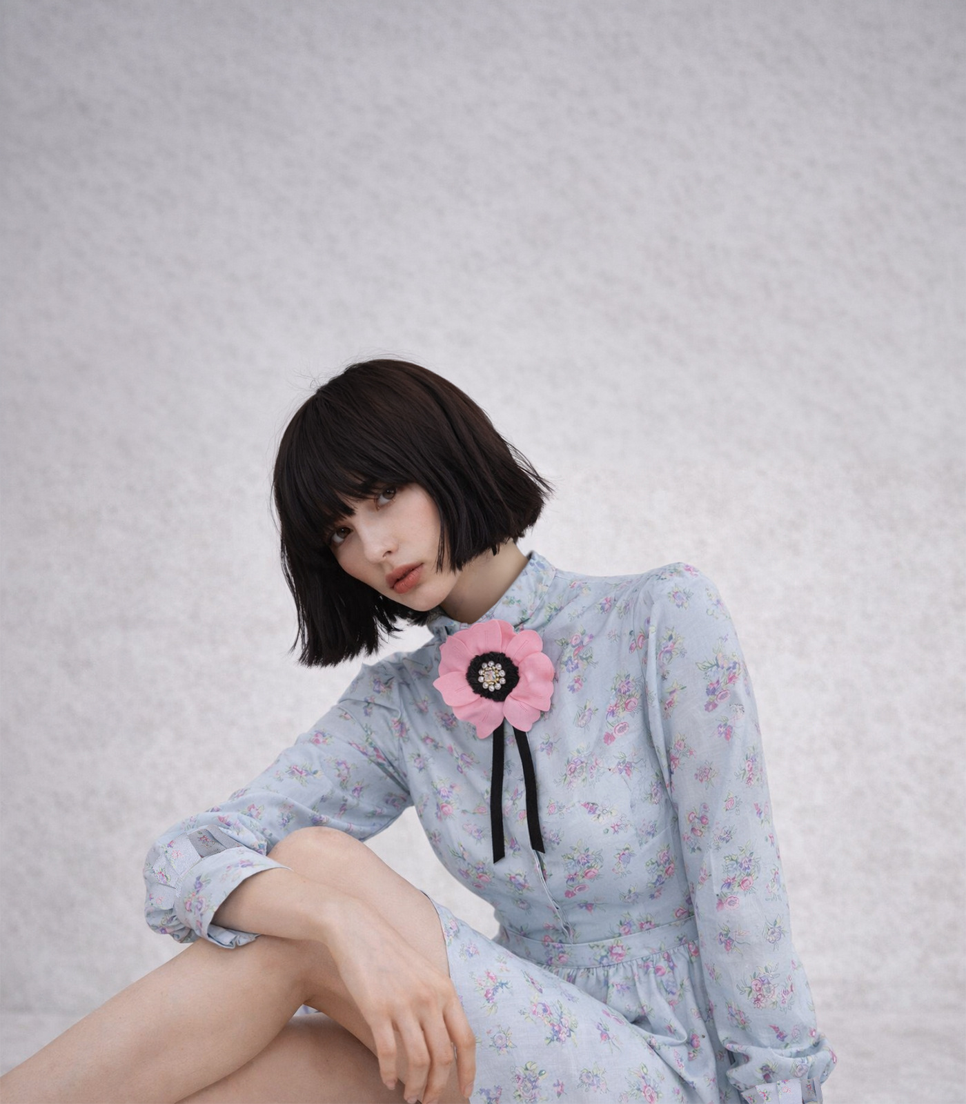 SILK MINI PLEAT DRESS WITH FLOWER BROOCH - Image 3